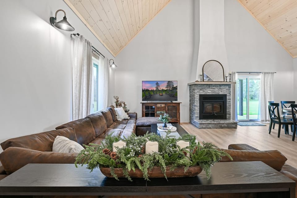 10-Acre Property w/ Fire Pit & Grill in Arkdale! House in Wisconsin