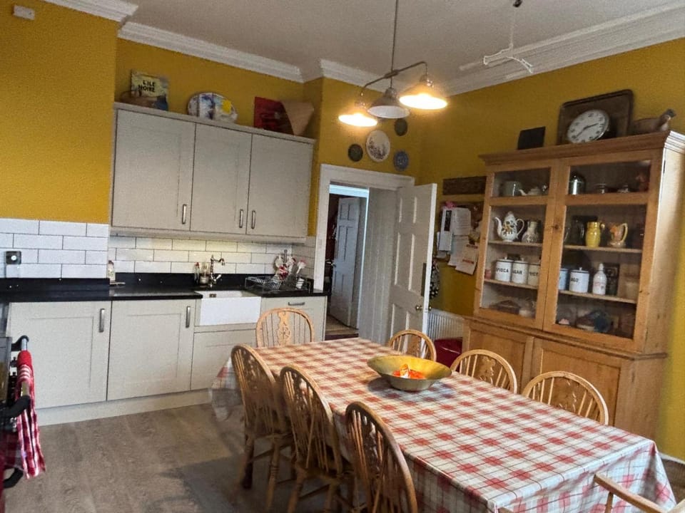 Communal kitchen, kitchen, kitchen