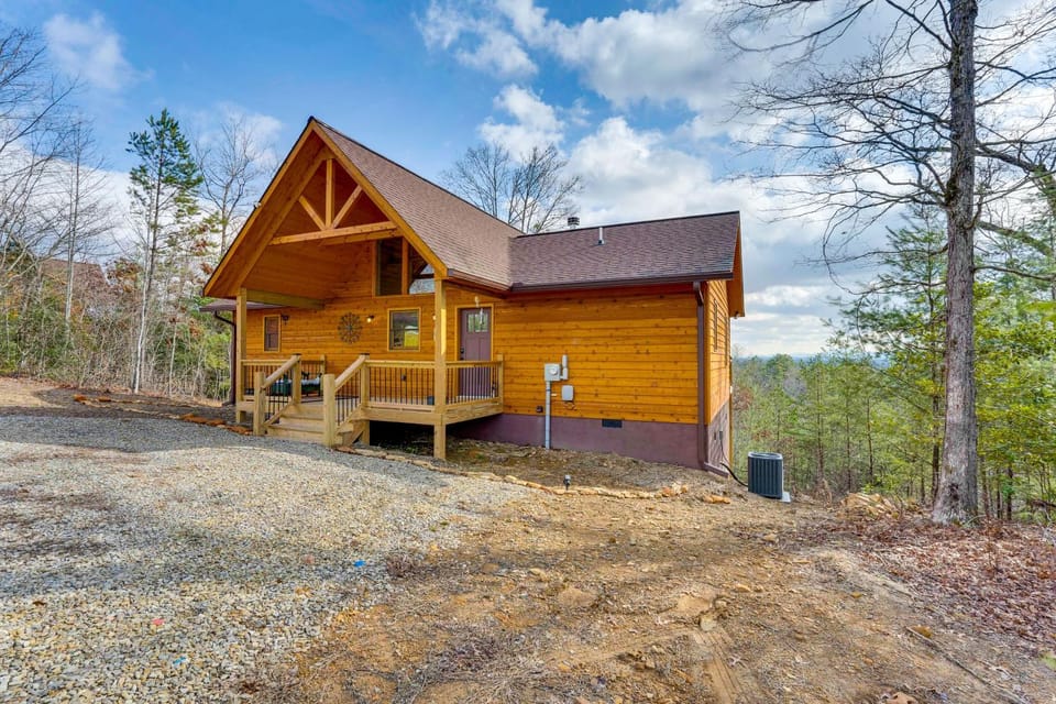 Fireplace, Mtn View! Cabin 12 Mi to Harrahs Casino Cabin in Tennessee
