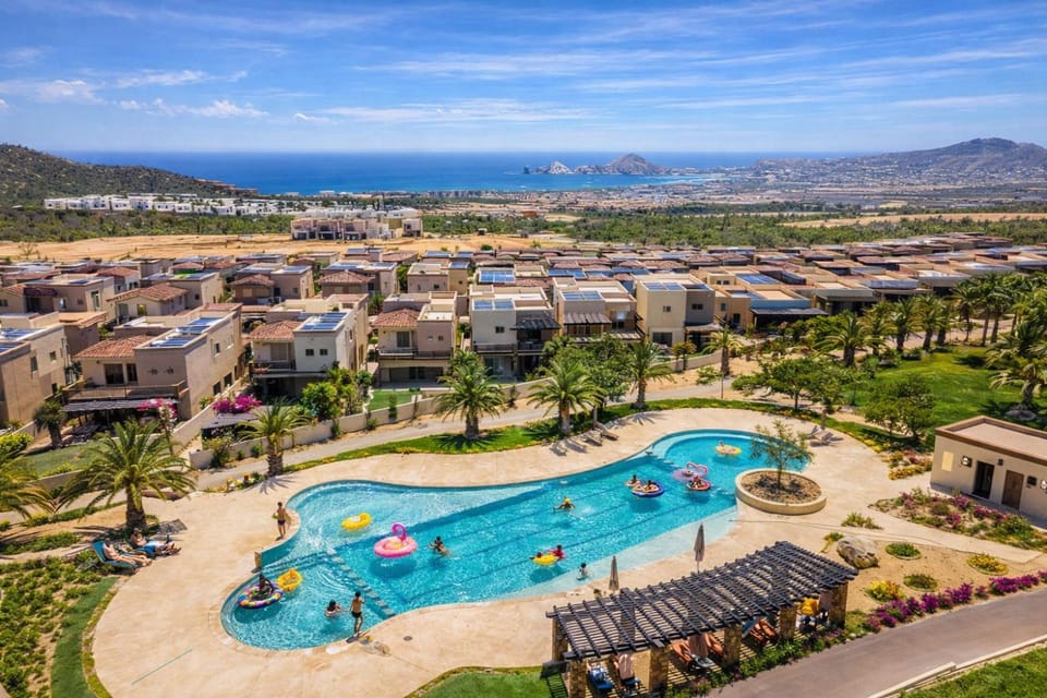 Mesmerizing Ocean & Arch Views King Beds Pool Luxury Family Friendly Apartment in Baja California Sur