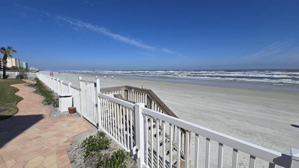 Magnificent Beach Front Condo - Flagler Ave - 111 House in New Smyrna Beach