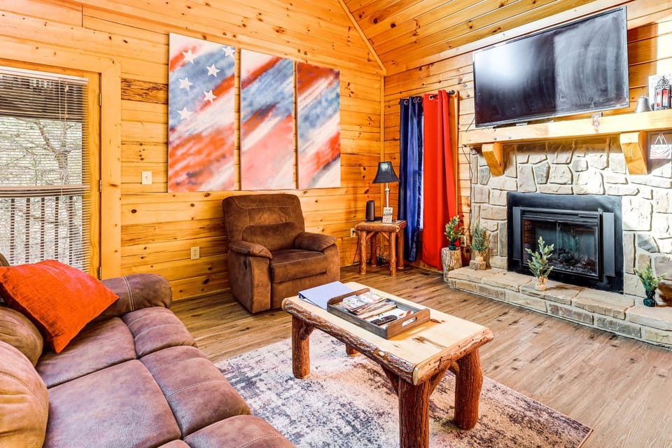 Cabin w/ Deck, Hot Tub & Douglas Lake Resort Perks Cabin in Douglas Lake