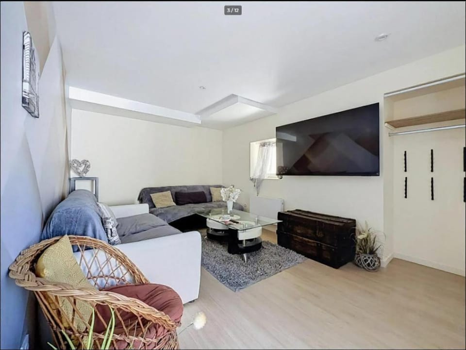Grande Suite salle de bain toilette privés -20min Orly-40min Paris Apartment in Corbeil-Essonnes