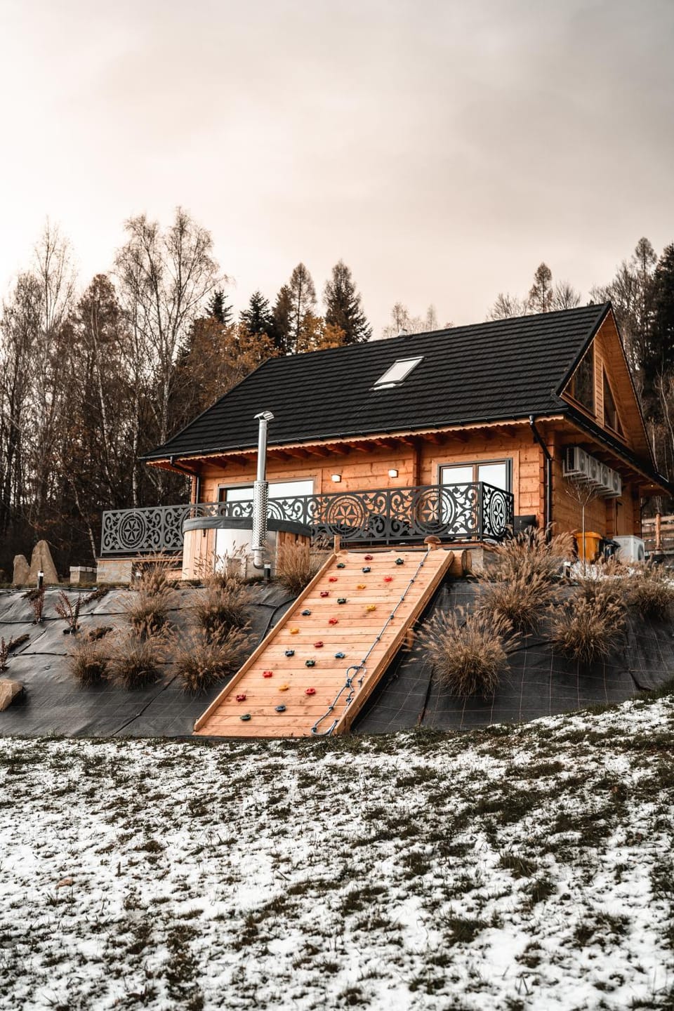 Property building, Day, Winter, Children play ground, Children play ground, Garden, Garden, Hot Tub, Hot Tub, Balcony/Terrace, Balcony/Terrace, Area and facilities, Area and facilities, Area and facilities