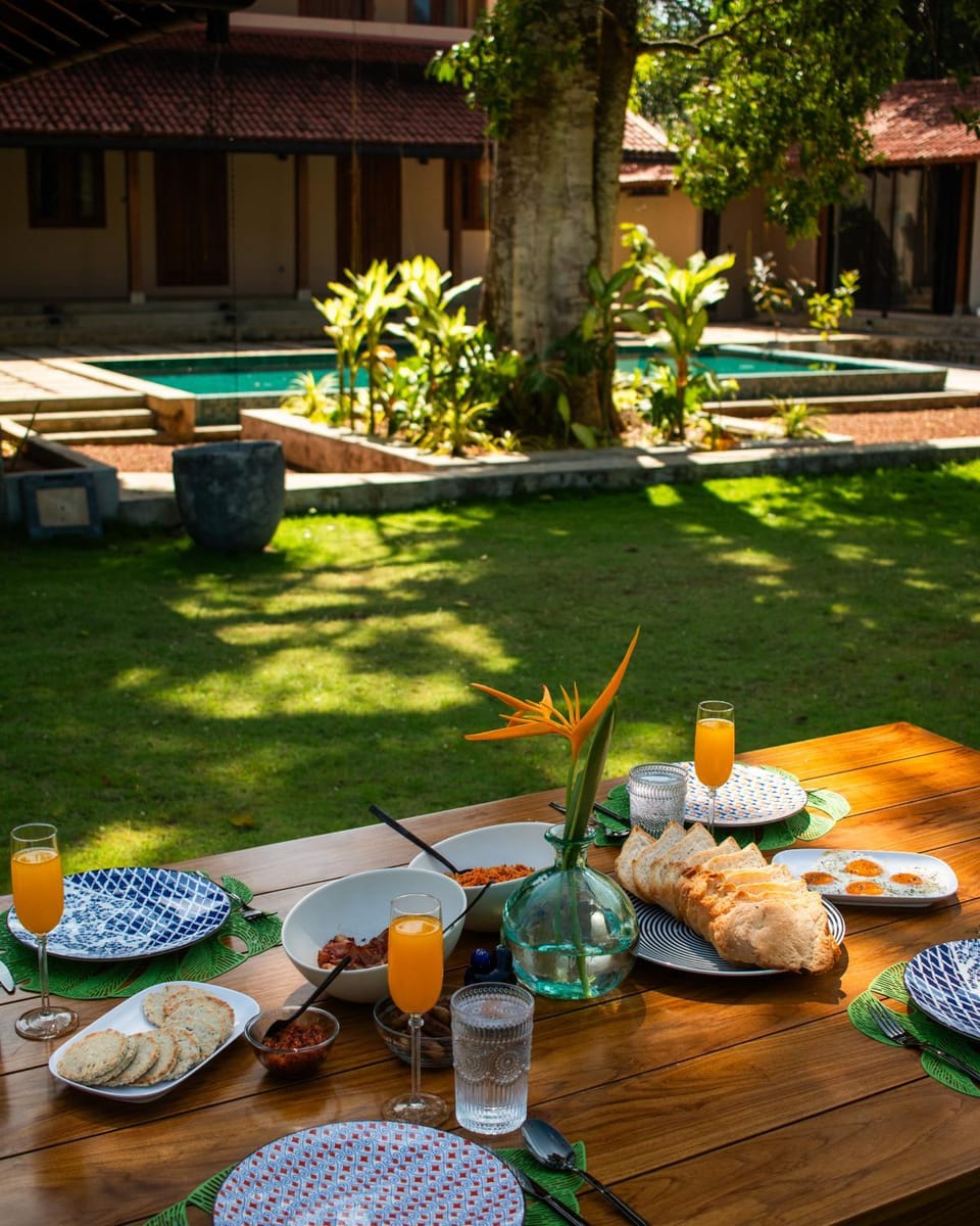Day, Garden, Food and drinks, Dining area, Food, Garden view, Pool view, Swimming pool, Breakfast, Lunch, Dinner, Drinks