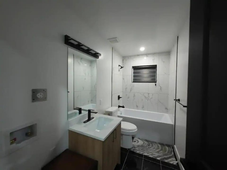 The Luxe Escape Calgary I 3BR Vacation Home House in Calgary