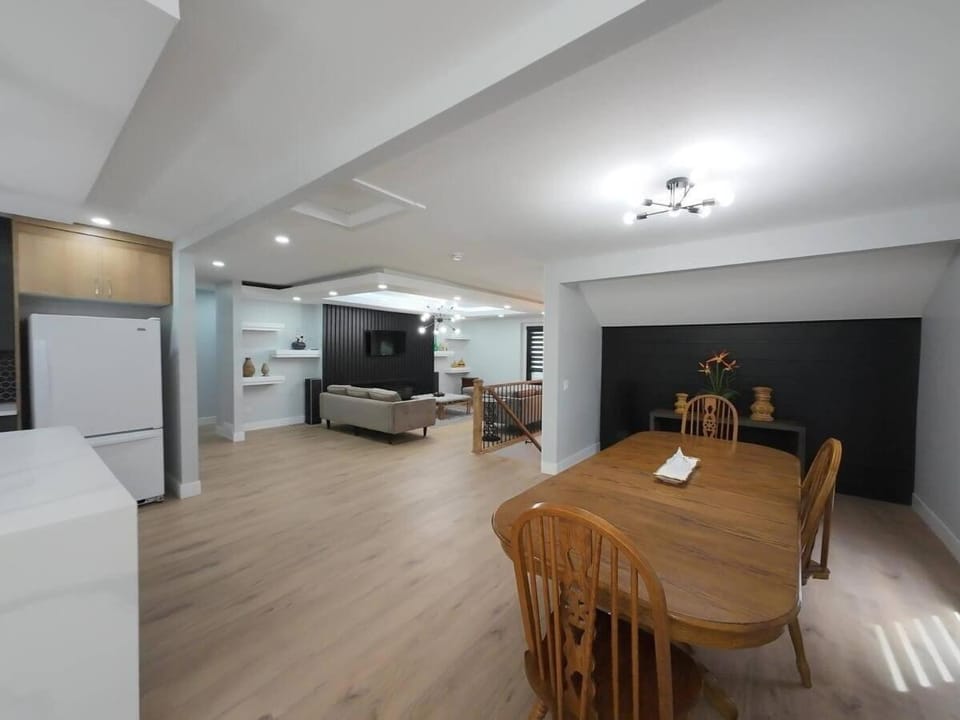 The Luxe Escape Calgary I 3BR Vacation Home House in Calgary