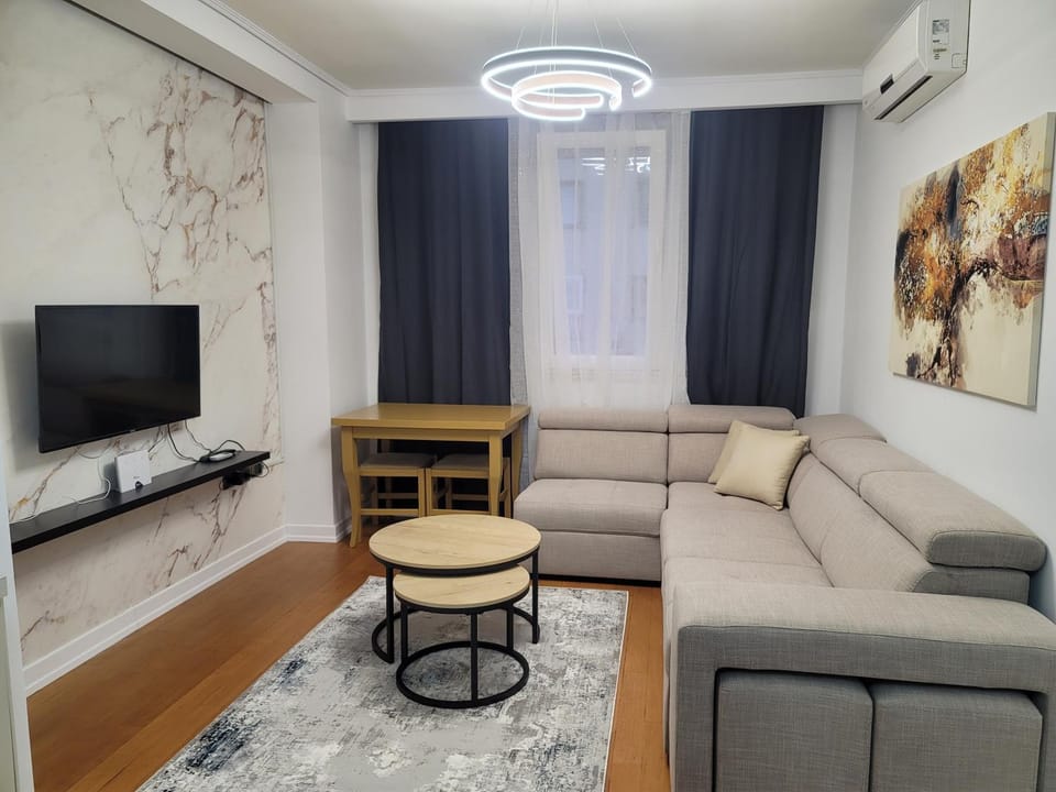 Communal lounge/ TV room, TV and multimedia, Living room, Seating area, Evening entertainment, air conditioner
