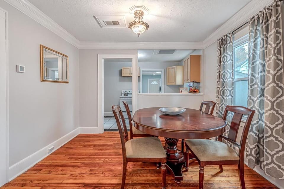 Anchors Away in Park Circle with King Suite House in North Charleston