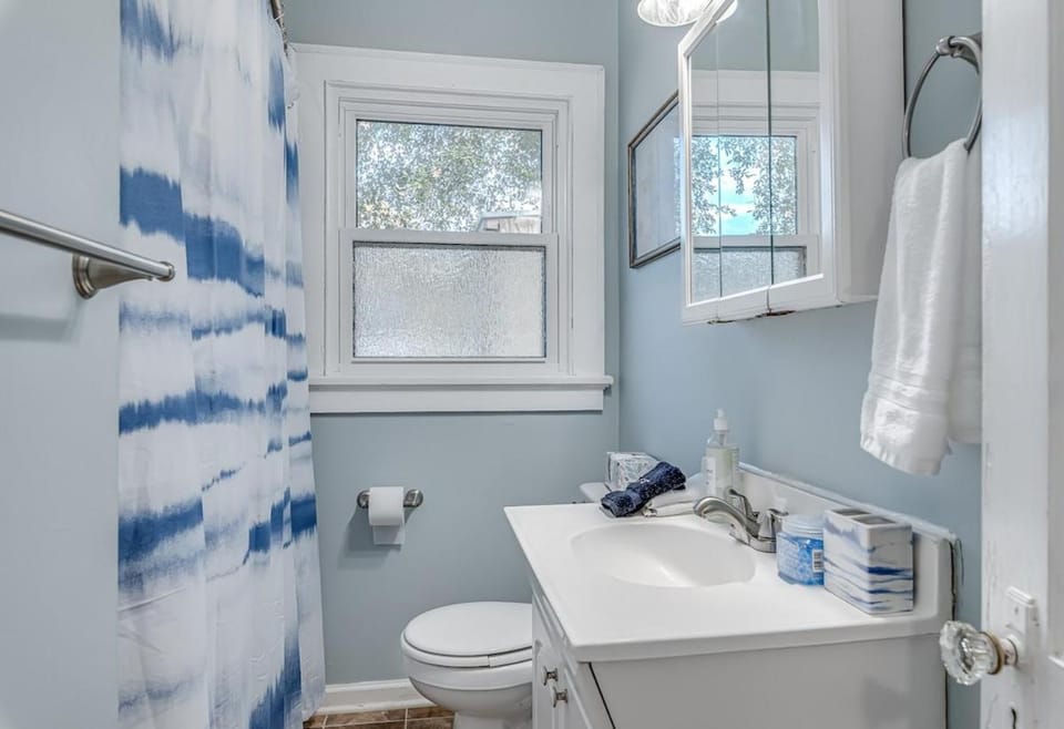 Anchors Away in Park Circle with King Suite House in North Charleston