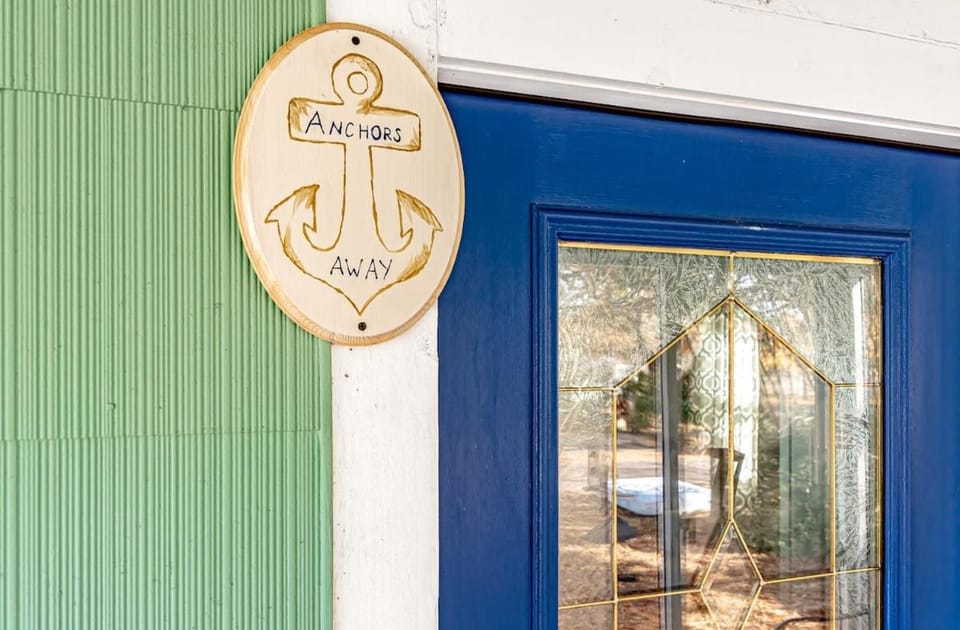 Anchors Away in Park Circle with King Suite House in North Charleston