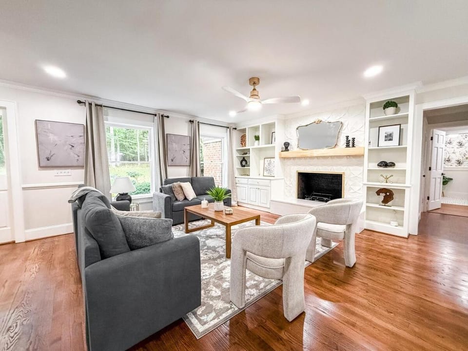 Beautiful Estate in 4 acres of land in Chapel Hill House in Carrboro