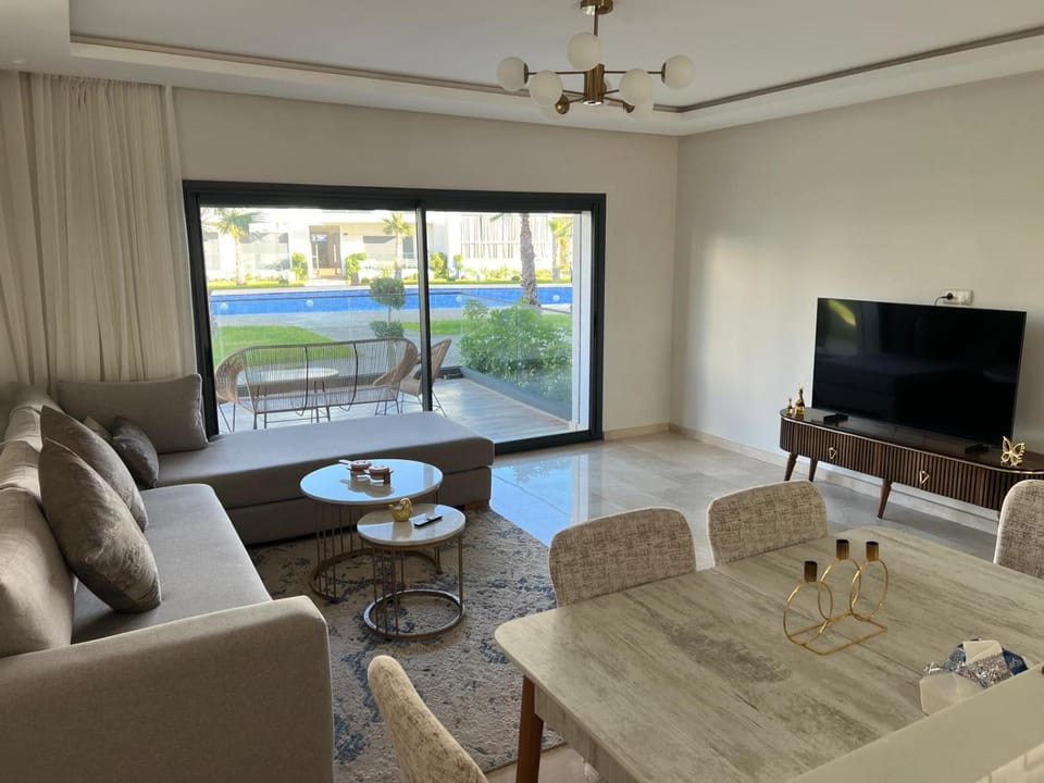 Living room, Dining area