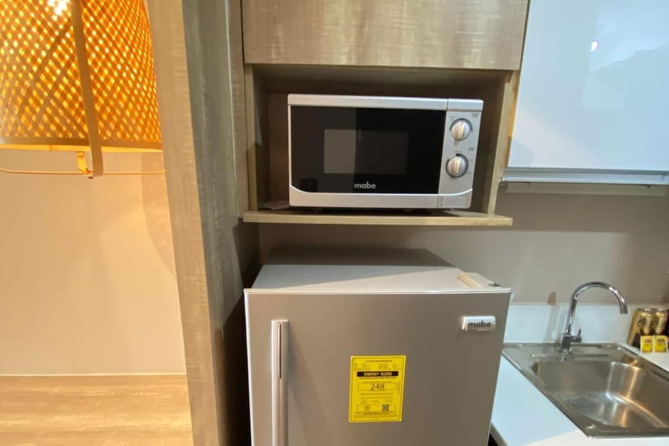 Cosmopolitan Comfort Makati 1 BR Wonder 300MB 2428 Internet Apartment in Pasay