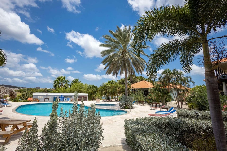 Elegant Getaway for Couples & Friends at Blue Bay House in Willemstad
