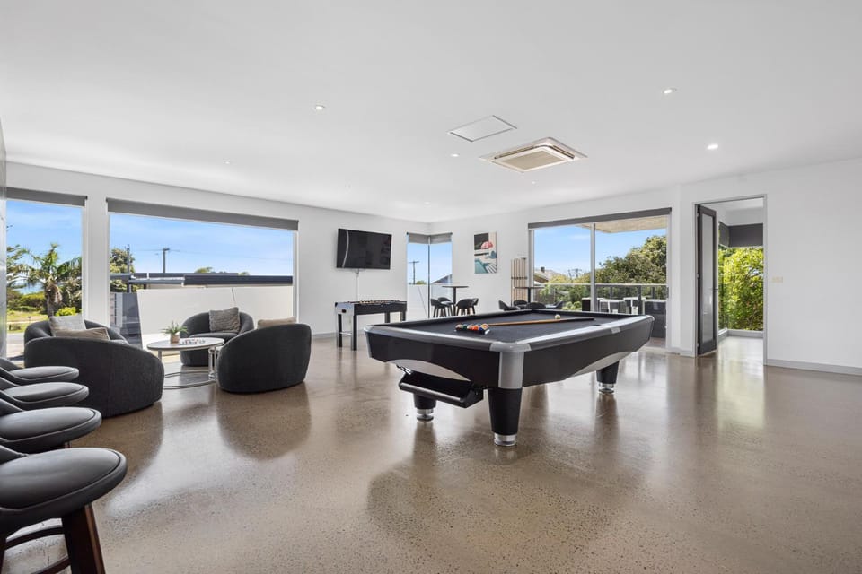 Game Room, Living room