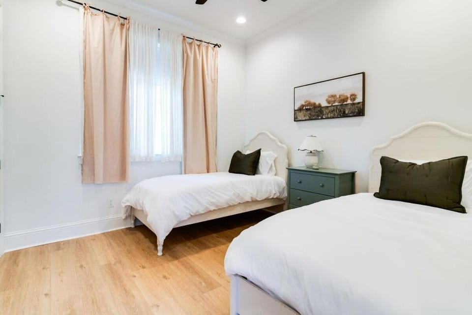 Cajun Country Retreat King Beds Patio Arcade Luxe Apartment in Lafayette