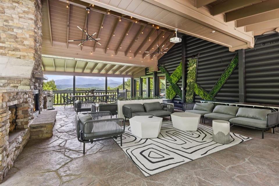 Star-a-Lago - 11-Bedroom Smoky Mountain Cabin with Pool, Hot Tubs, Theater, and Game Room Cabin in Sevier County