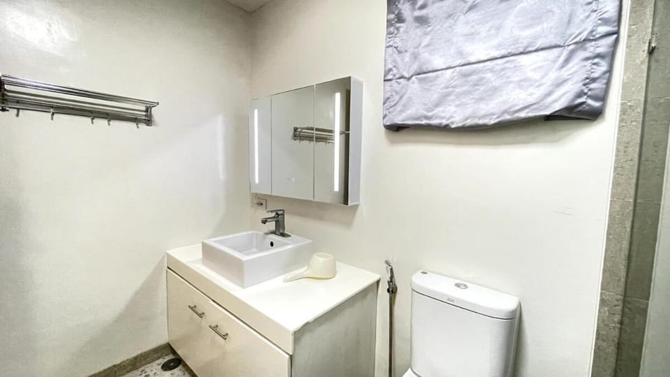 Pico de Loro Spacious and Modern Studio with balcony Apartment in Nasugbu
