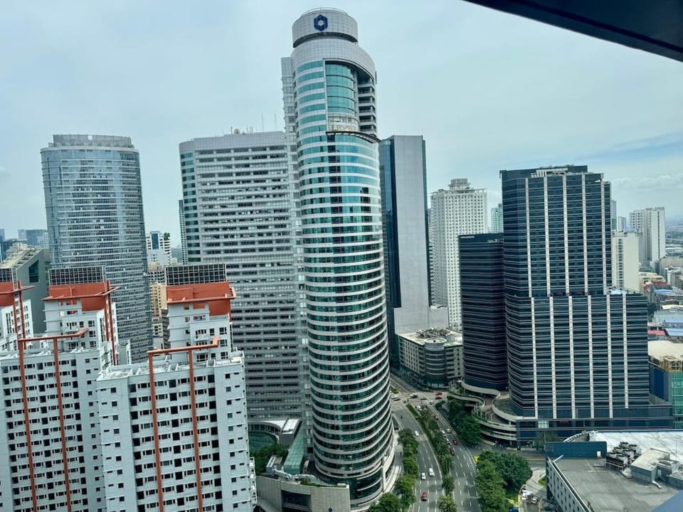 Chic Luxury Air condo 2 Bedroom Finest City Living Air Makati Gym Swim Park 300 Apartment in Pasay