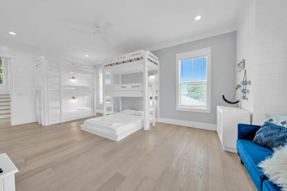 Bed, Seating area, Bedroom, bunk bed