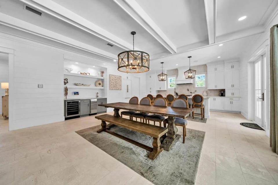 Kitchen or kitchenette, Seating area, Dining area