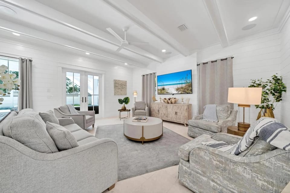 TV and multimedia, Living room, Decorative detail, Seating area