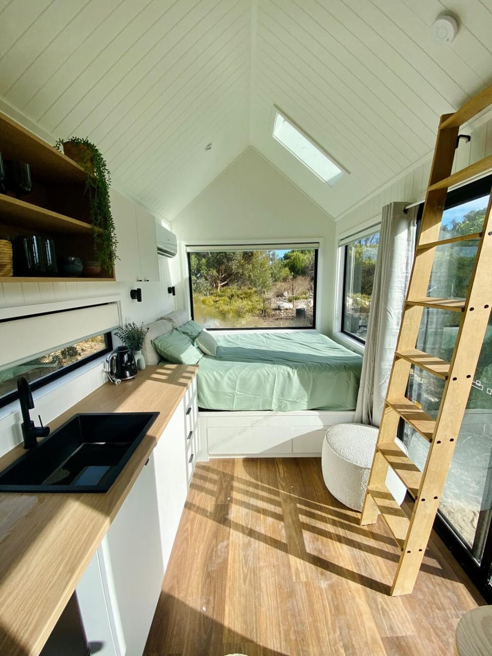 Bed, Natural landscape, Kitchen or kitchenette, Living room, Bedroom