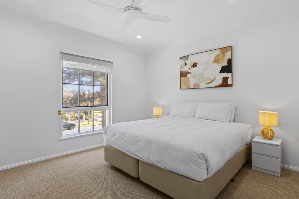 Coastal 3-Bed House with BBQ and Private Courtyard House in Adelaide
