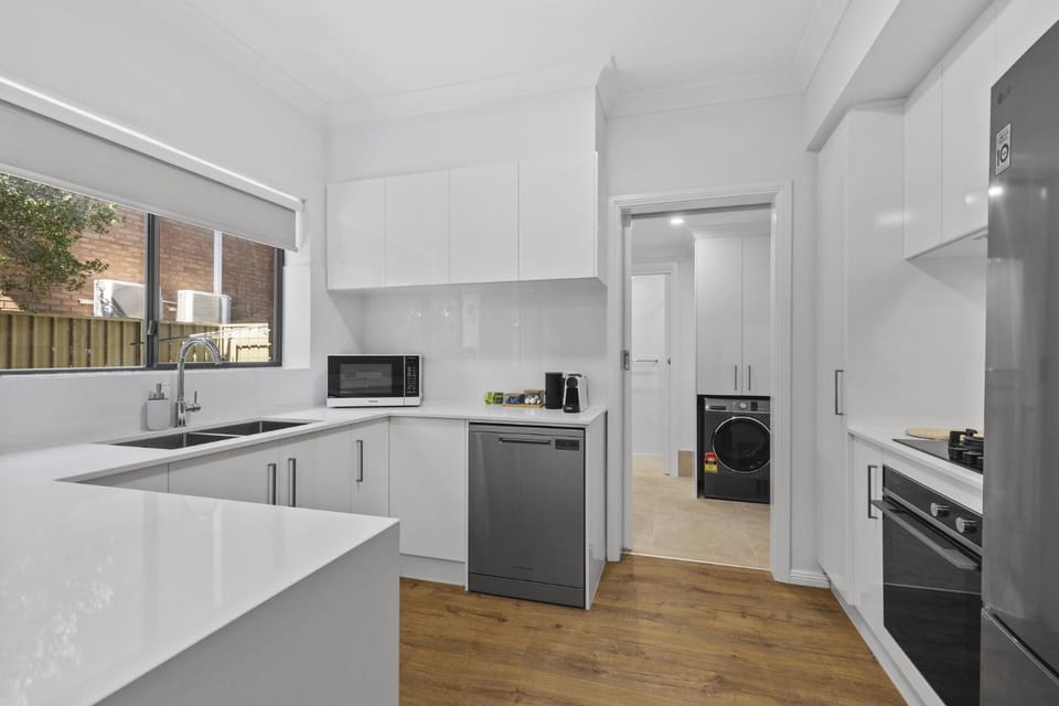 Coastal 3-Bed House with BBQ and Private Courtyard House in Adelaide