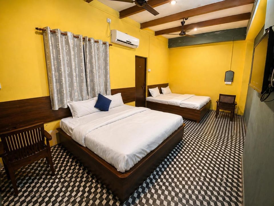 Bed, Photo of the whole room, Bedroom, air conditioner