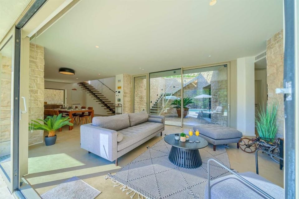 Patio, View (from property/room), Living room, Seating area