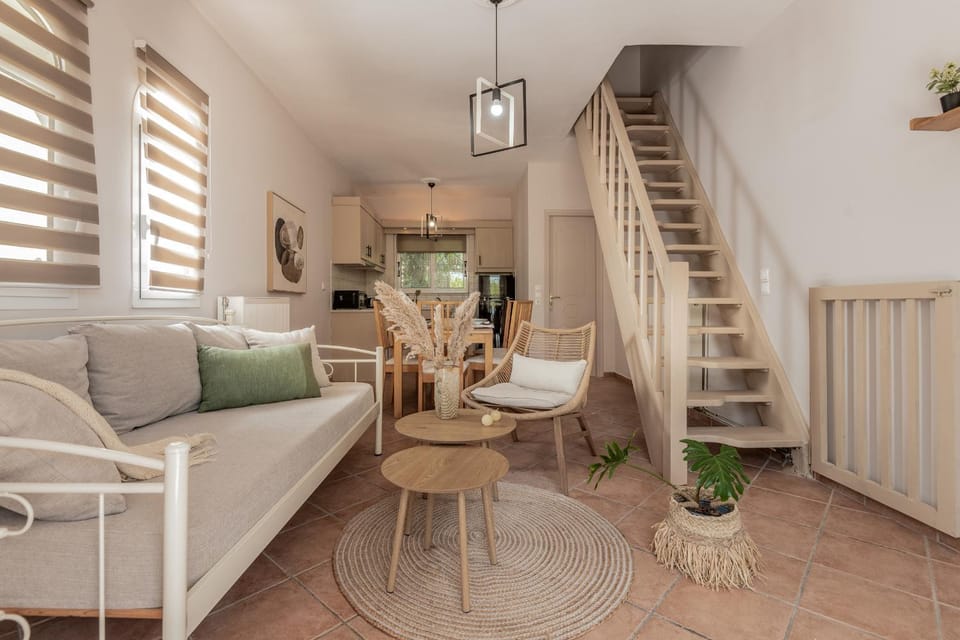 Facade/entrance, Bed, Living room, Seating area, Breakfast, kitchen