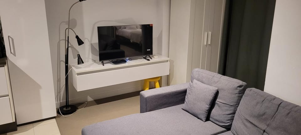 Cozy Oasis L1708 with Swimming Pool Apartment in Melbourne