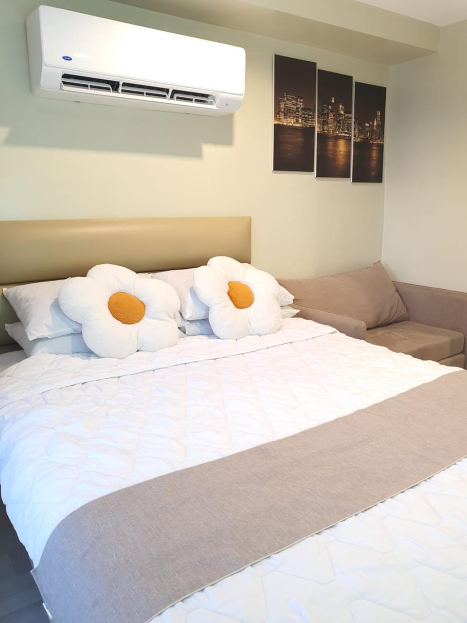 Bed, Bedroom, air conditioner