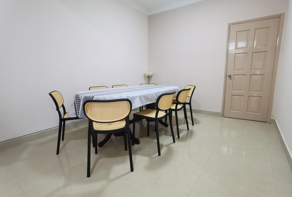 4 Bedrooms 10Pax Comfy Sleeps Landed Spacious House House in Federal Territory of Kuala Lumpur