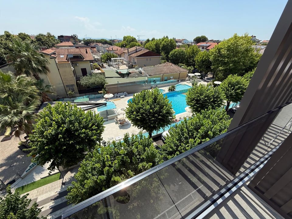 Day, Pool view, Swimming pool, sunbed