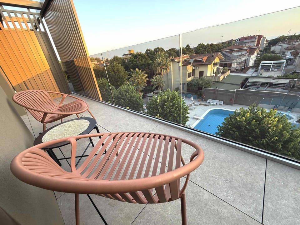Day, Natural landscape, Balcony/Terrace, Pool view, Swimming pool