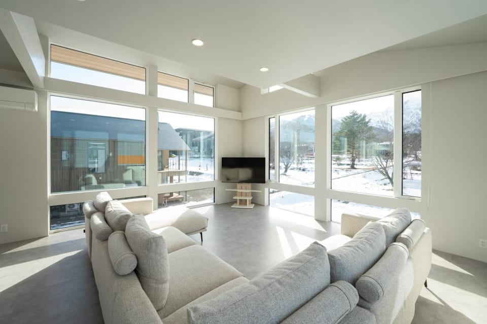 MK Hakuba, Great Mountain Views Chalet in Hakuba