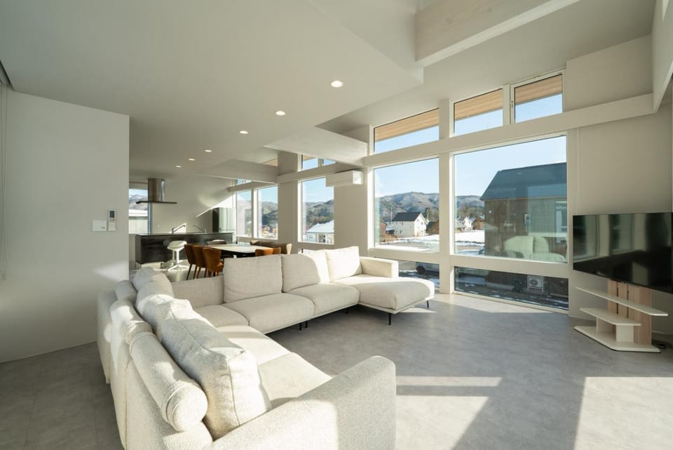 MK Hakuba, Great Mountain Views Chalet in Hakuba