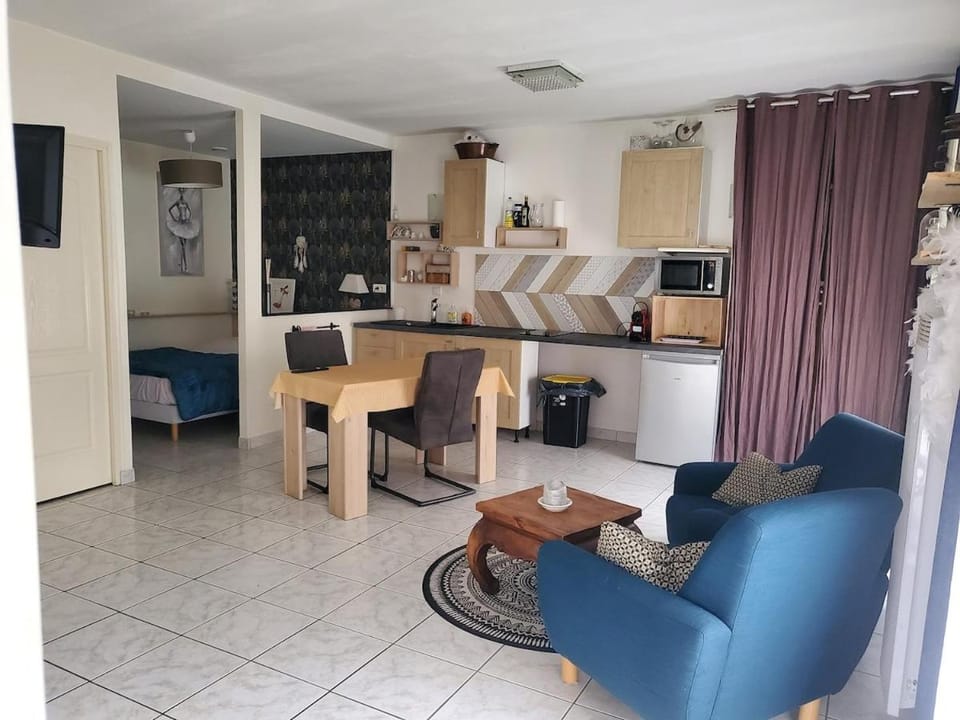 Kitchen or kitchenette, Seating area