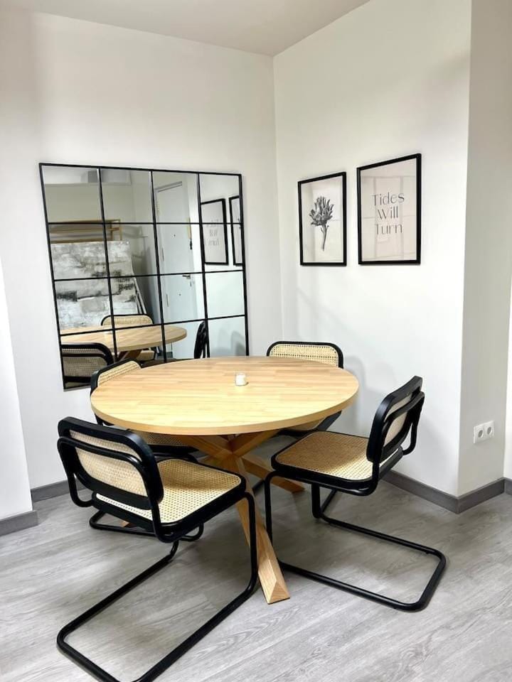 Seating area, Dining area