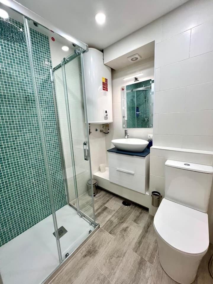 Shower, Bathroom, towels
