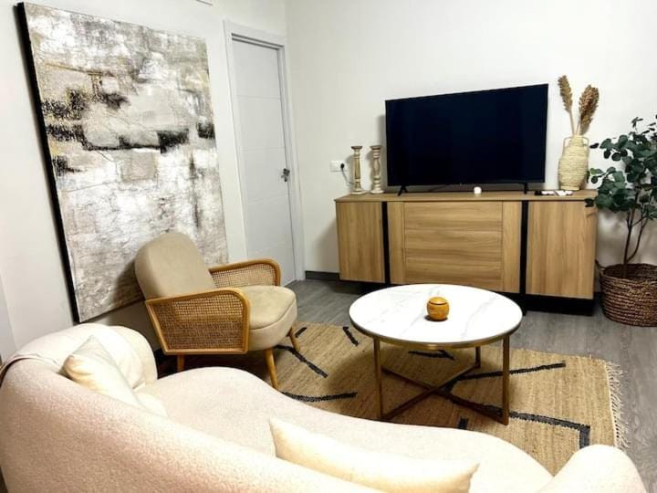 TV and multimedia, Living room, Seating area, Dining area, Evening entertainment