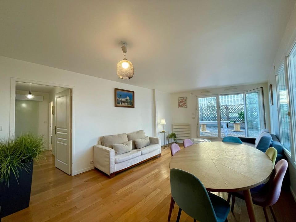 Living room, Dining area