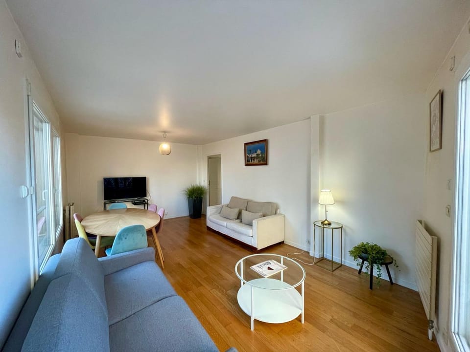 TV and multimedia, Living room, Dining area