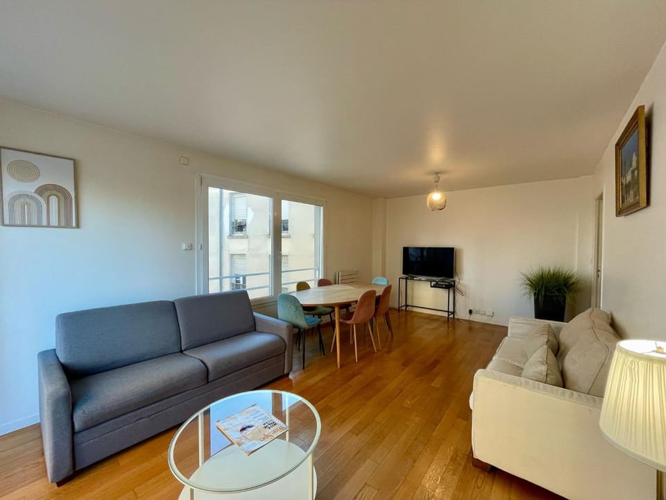 TV and multimedia, Living room, Dining area