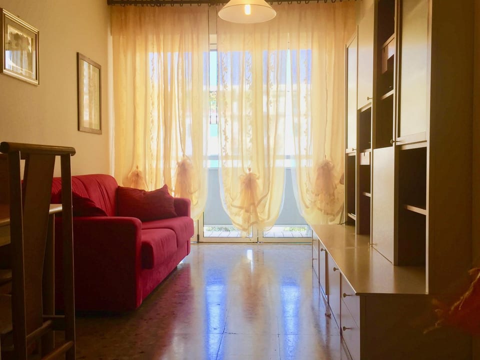 Bed, Living room, Photo of the whole room, Seating area, Bedroom