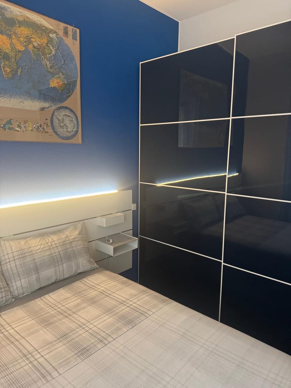 Bed, Photo of the whole room, Bedroom, wardrobe