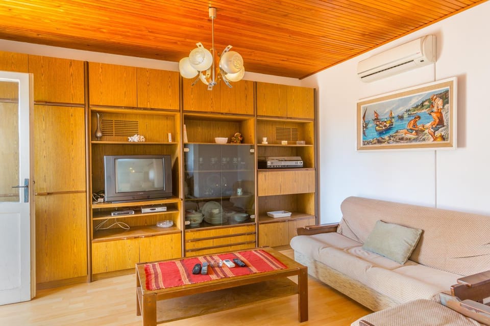 Living room, air conditioner